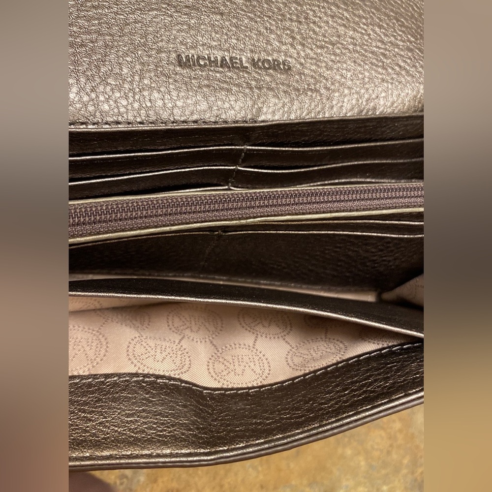 Michael Kors Wallet - Picture 6 of 16